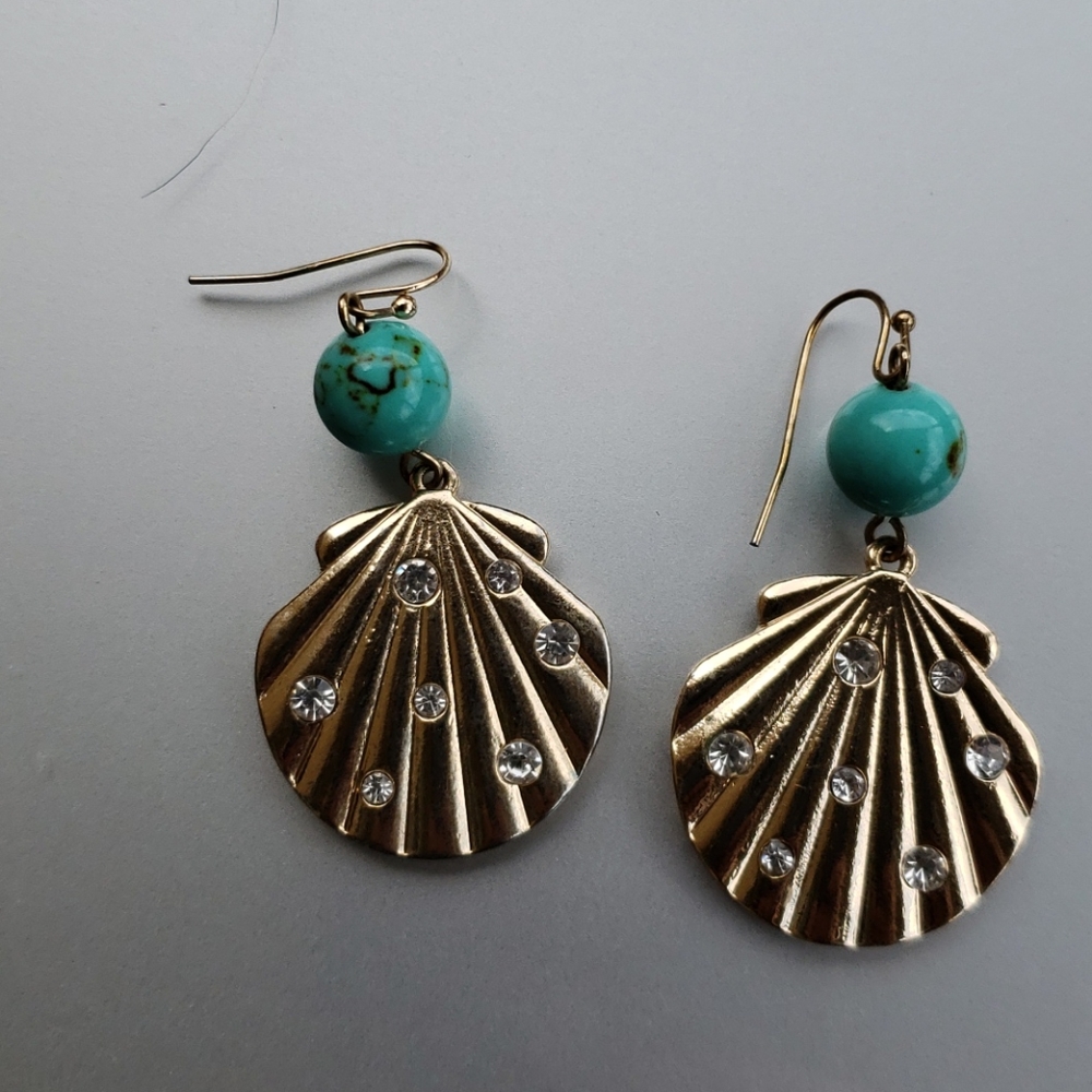 Gorgeous Earring - Picture 3 of 7